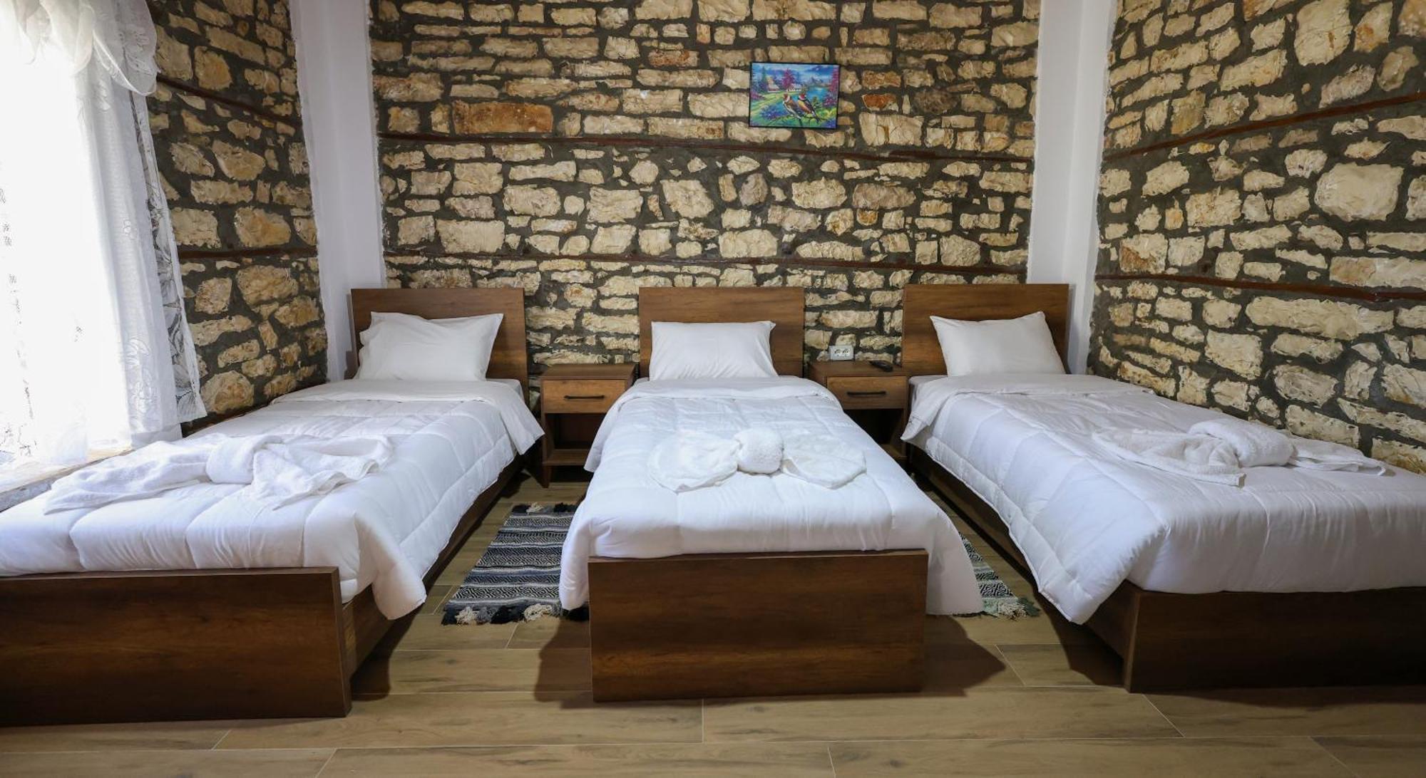 Villa Shpiragu Village Experience Berat Exteriör bild