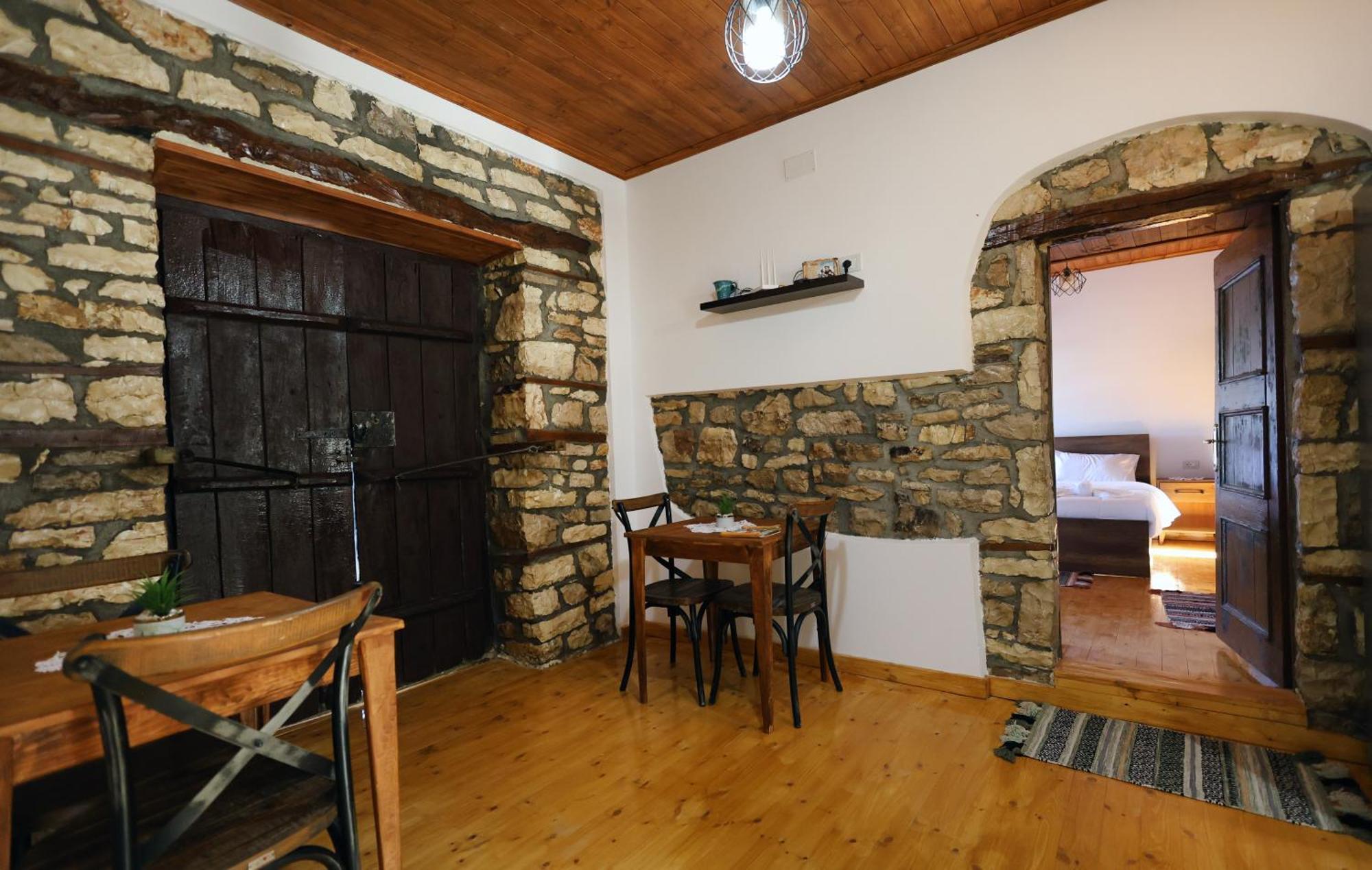 Villa Shpiragu Village Experience Berat Exteriör bild