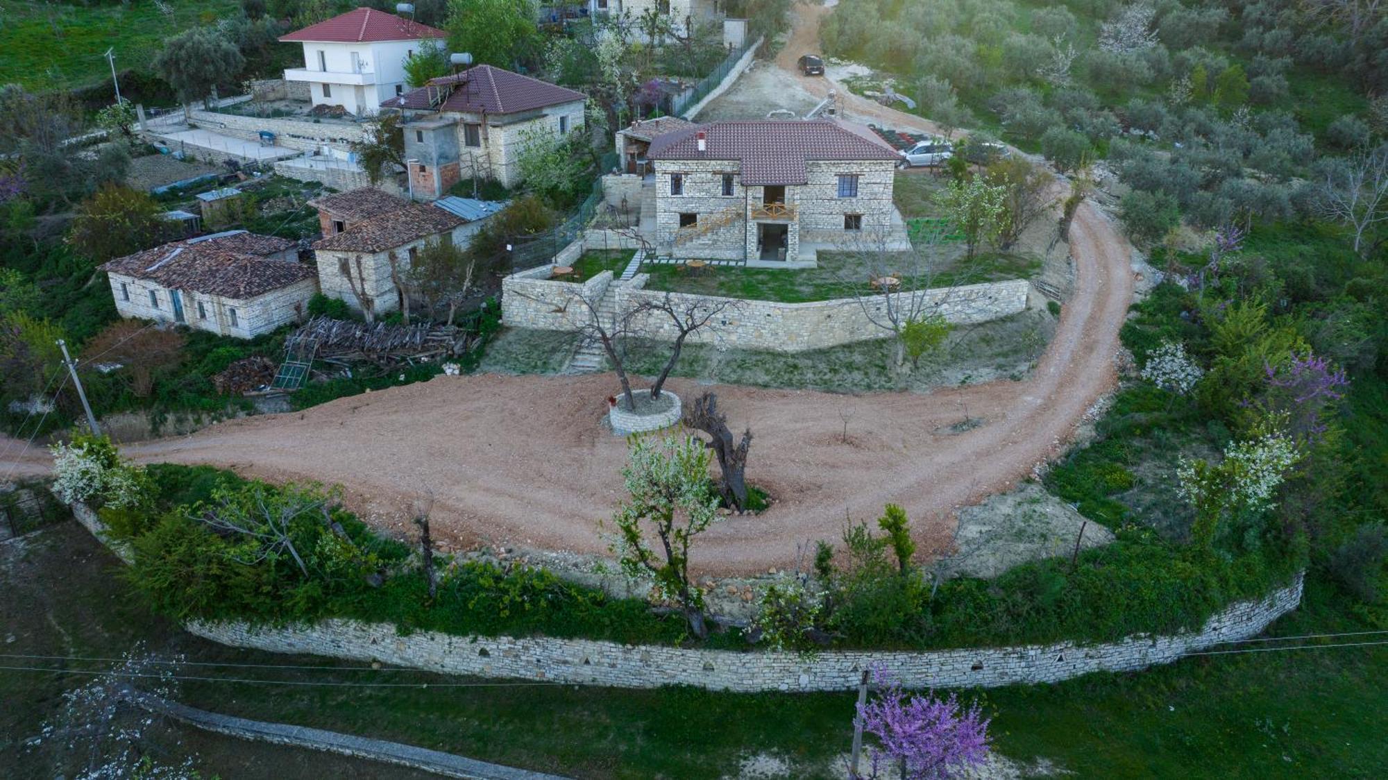 Villa Shpiragu Village Experience Berat Exteriör bild