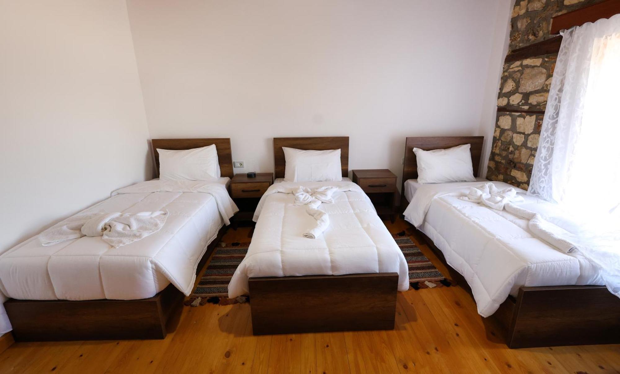 Villa Shpiragu Village Experience Berat Exteriör bild