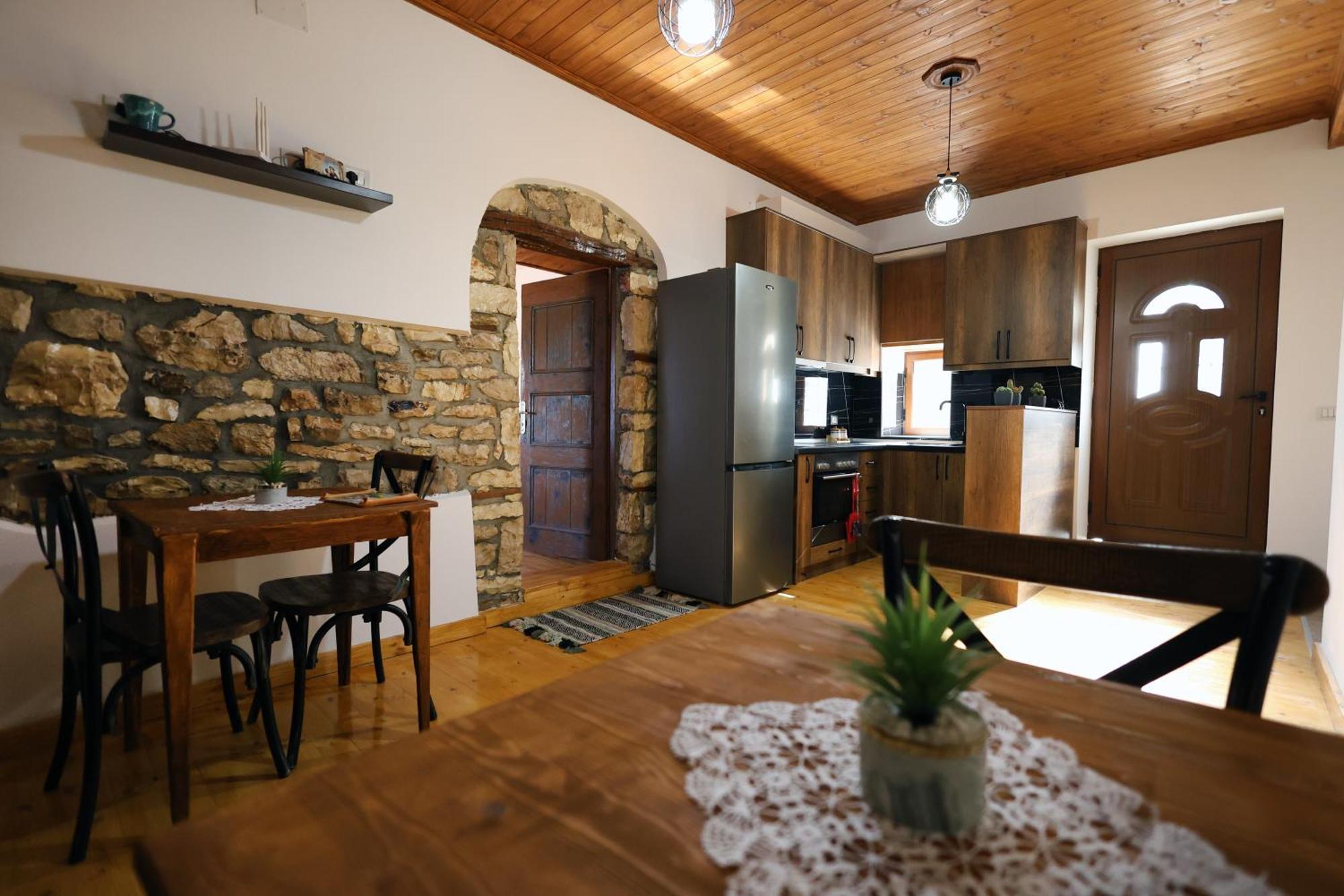 Villa Shpiragu Village Experience Berat Exteriör bild