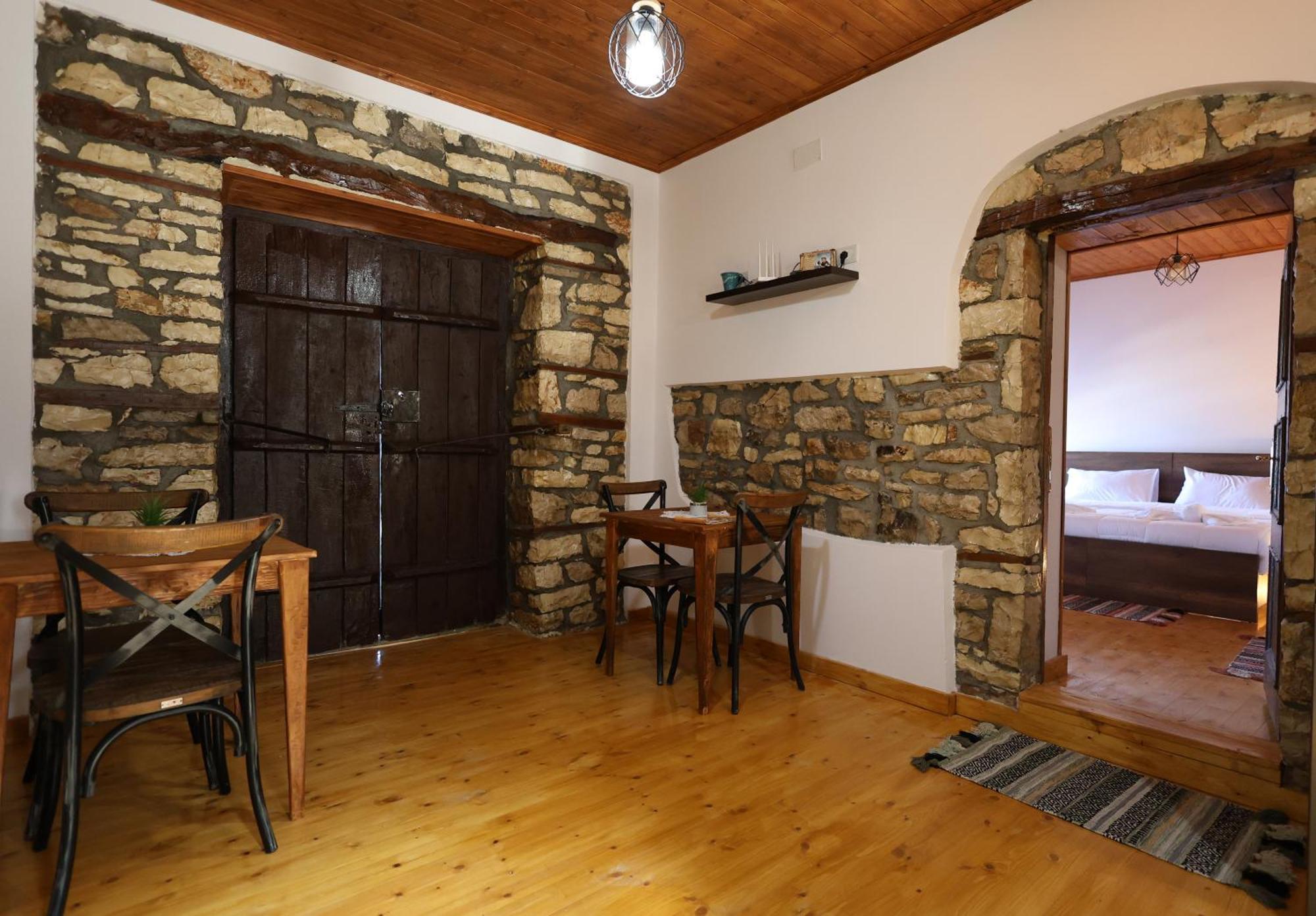 Villa Shpiragu Village Experience Berat Exteriör bild