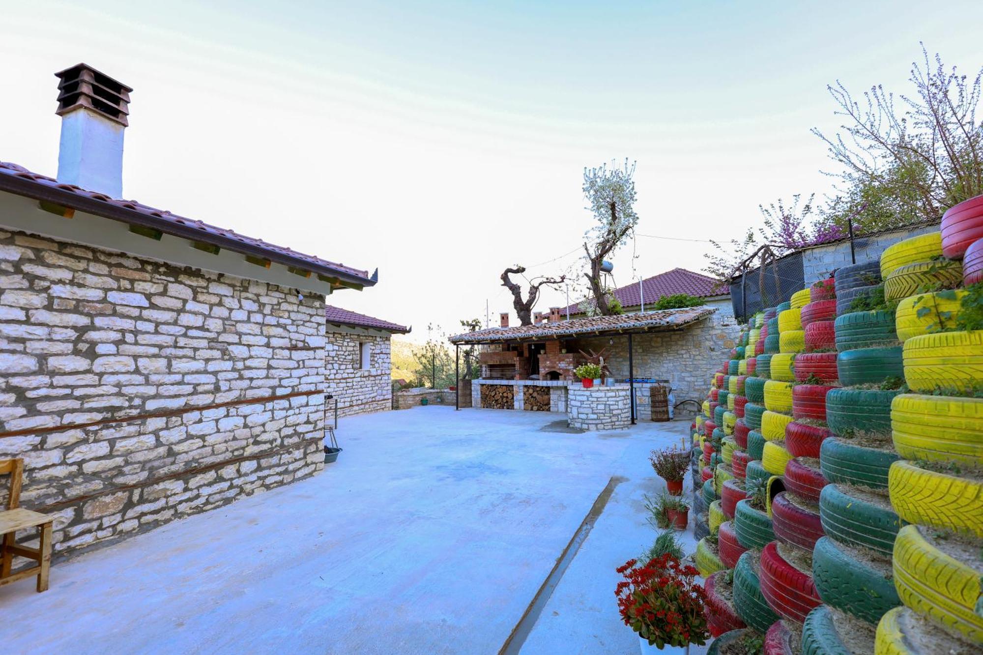 Villa Shpiragu Village Experience Berat Exteriör bild