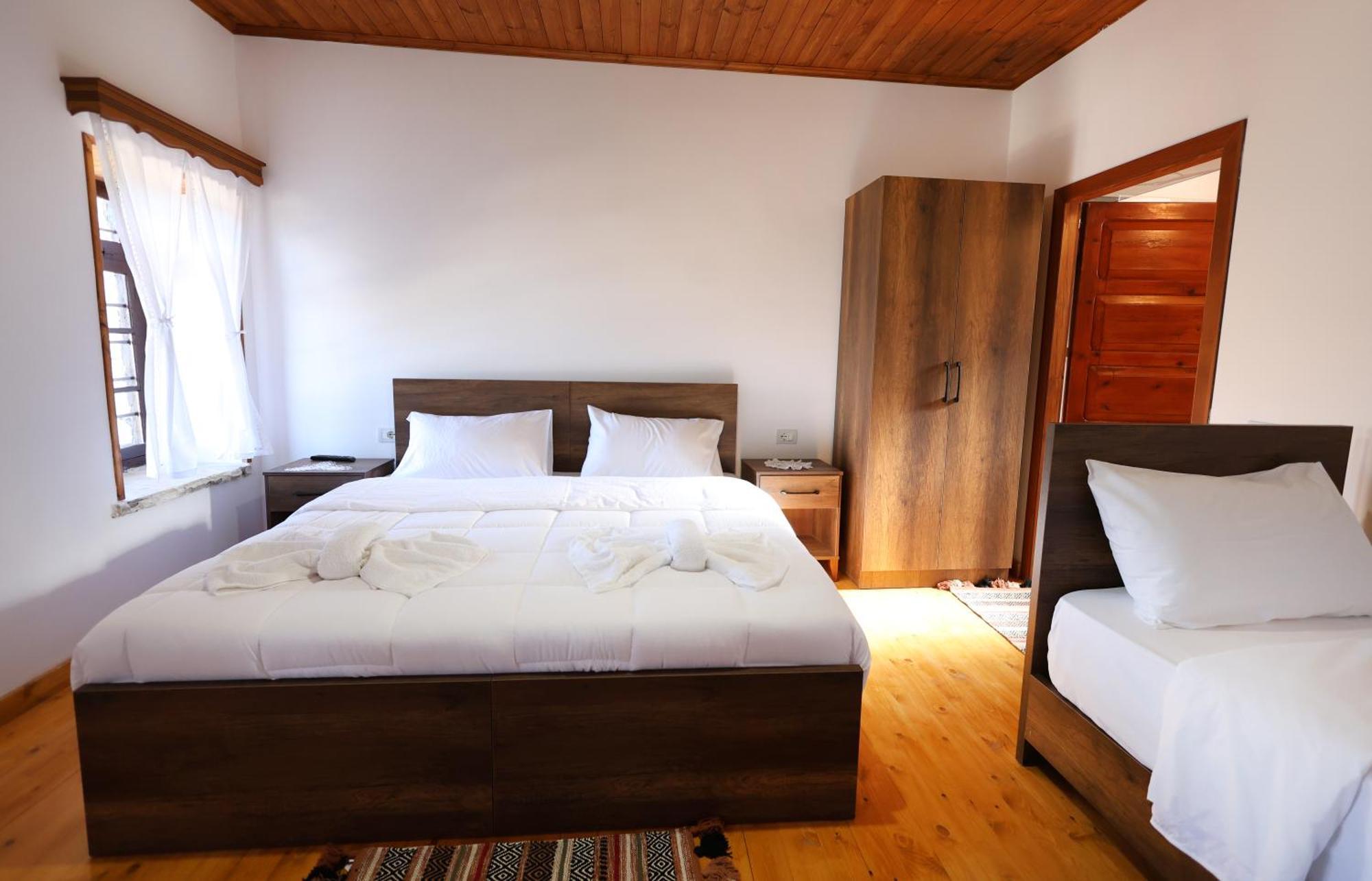 Villa Shpiragu Village Experience Berat Exteriör bild
