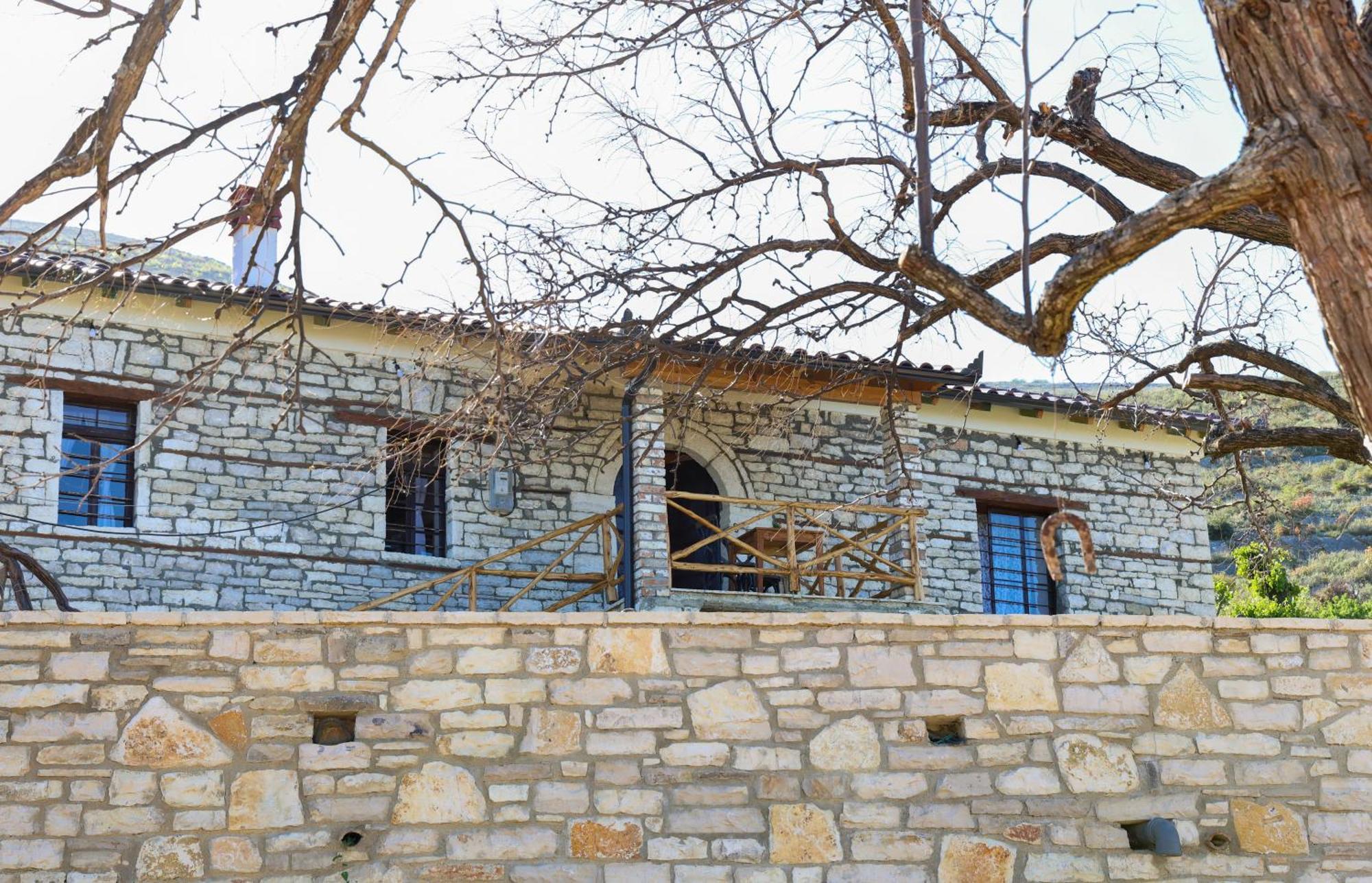 Villa Shpiragu Village Experience Berat Exteriör bild