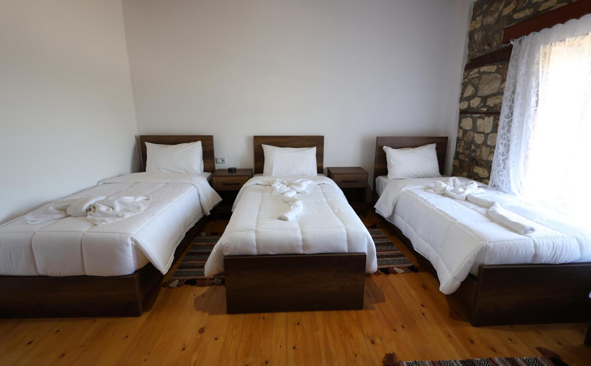 Villa Shpiragu Village Experience Berat Exteriör bild